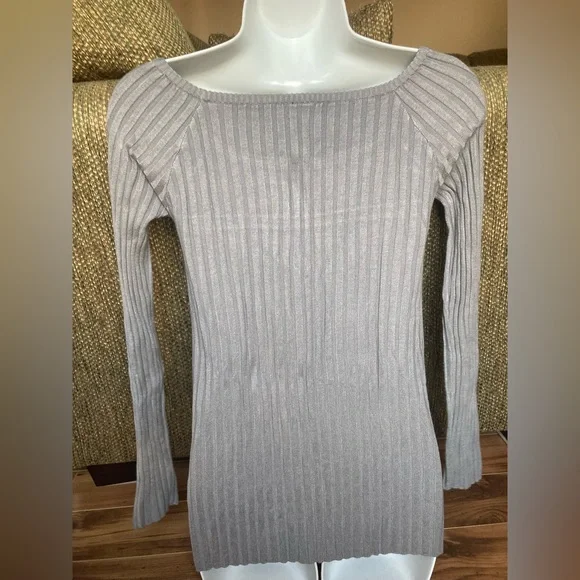 Gray Ribbed Cutout Top - Picture 5 of 7
